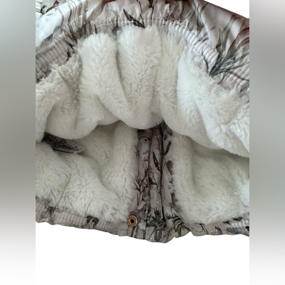 Baby Girl White Pink Floral Puffer Jacket with cute fur ears and pockets. Zipper - Picture 8 of 13